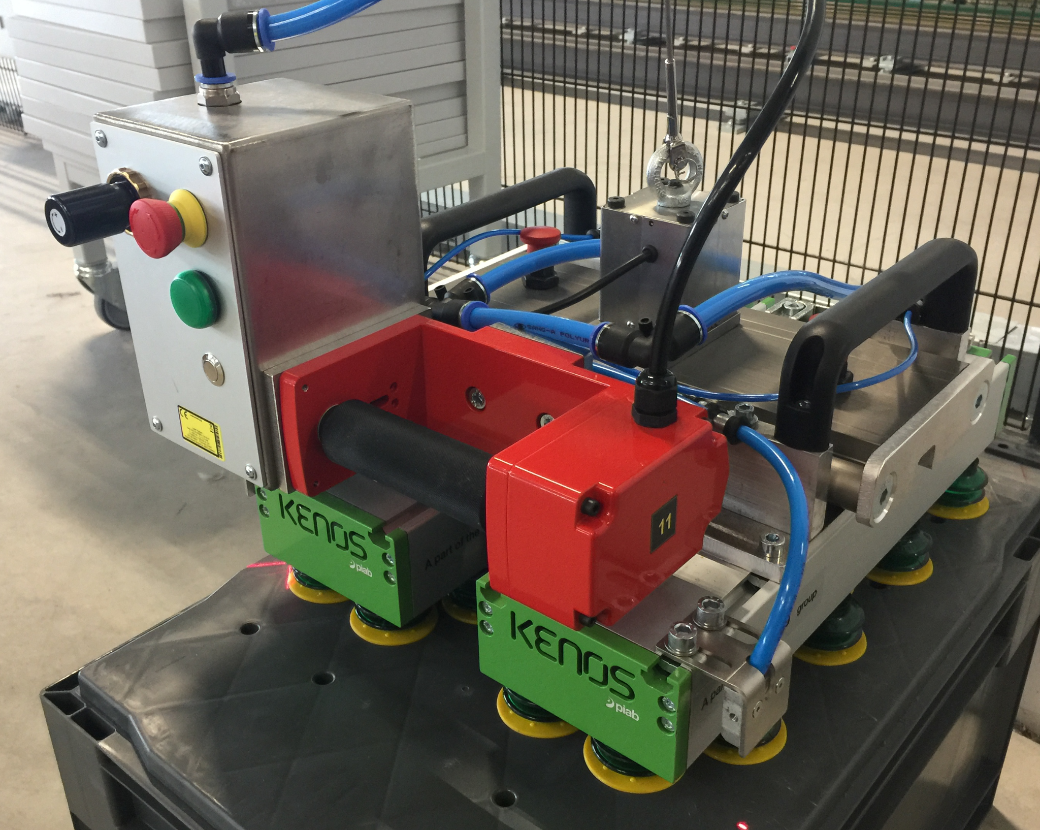 Vacuum lifters
