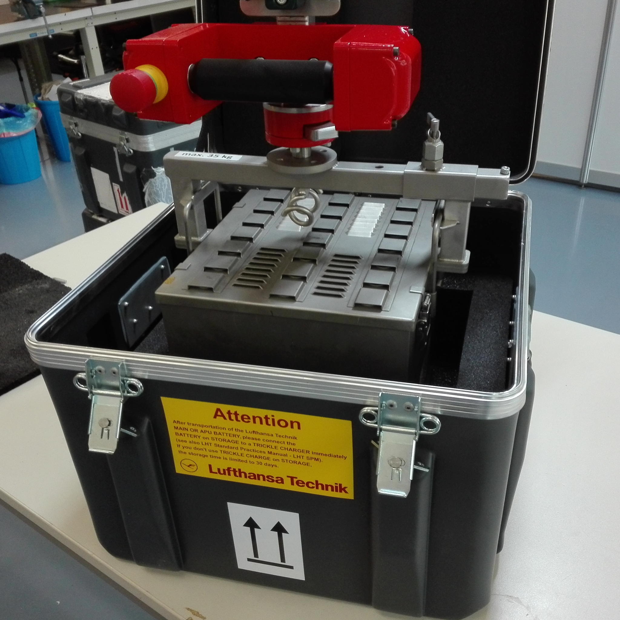 BATTERY HANDLING A380